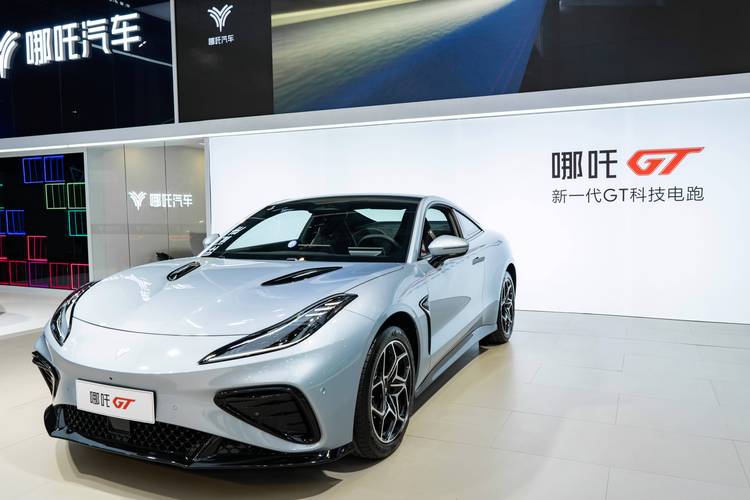 广州139哪吒汽车在智能汽车领域的表现，领途汽车在新能源汽车市场中的影响力